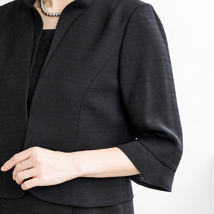 勝山織のダブルカラーのアンサンブル 17号・ブラック｜東京ソワール