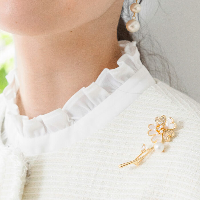 ハートリーフがかわいらしい、フラワーブローチ ・ゴールド｜東京