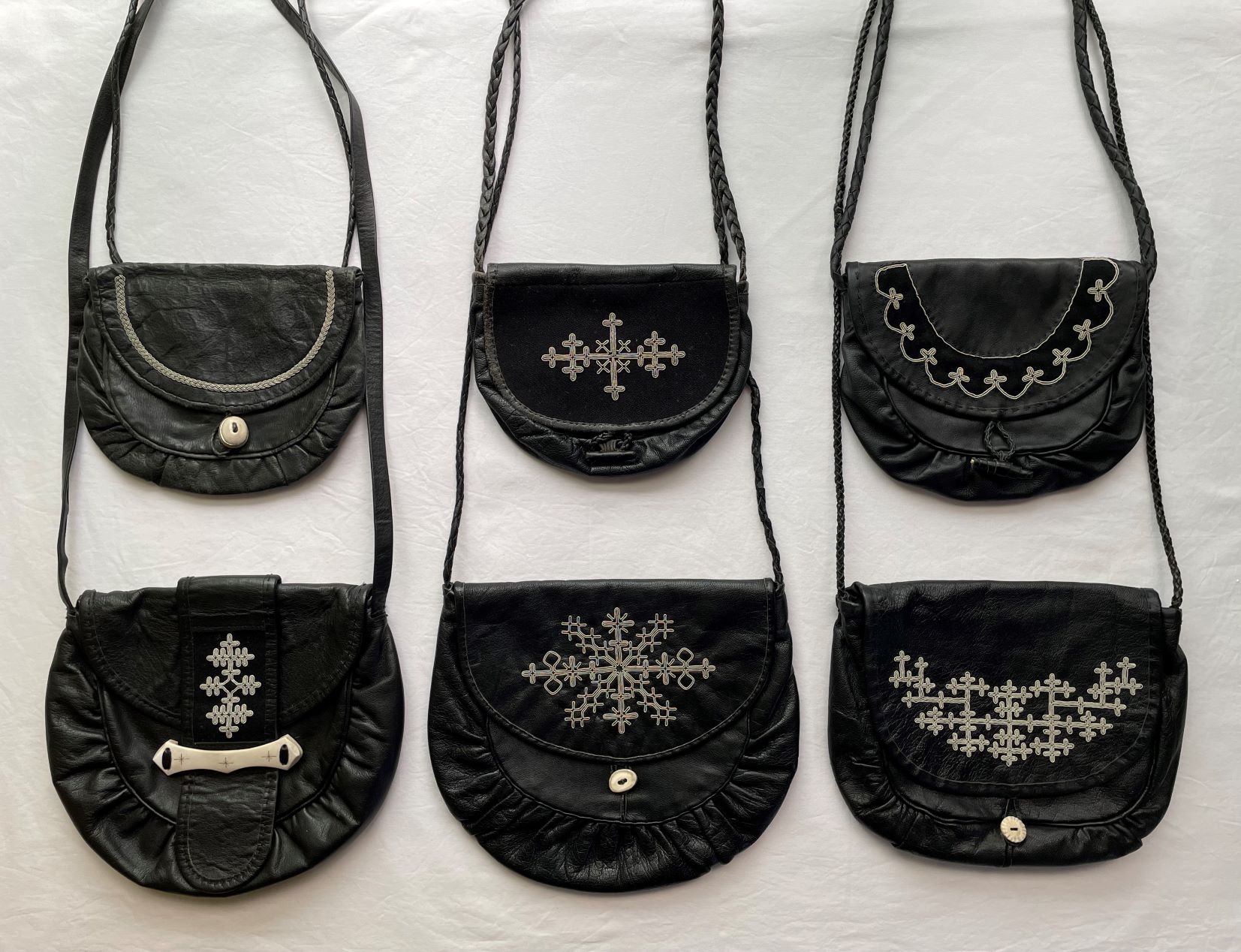 黒のポシェット / サーミ族の伝統工芸品 / ピューター刺繍 No.2