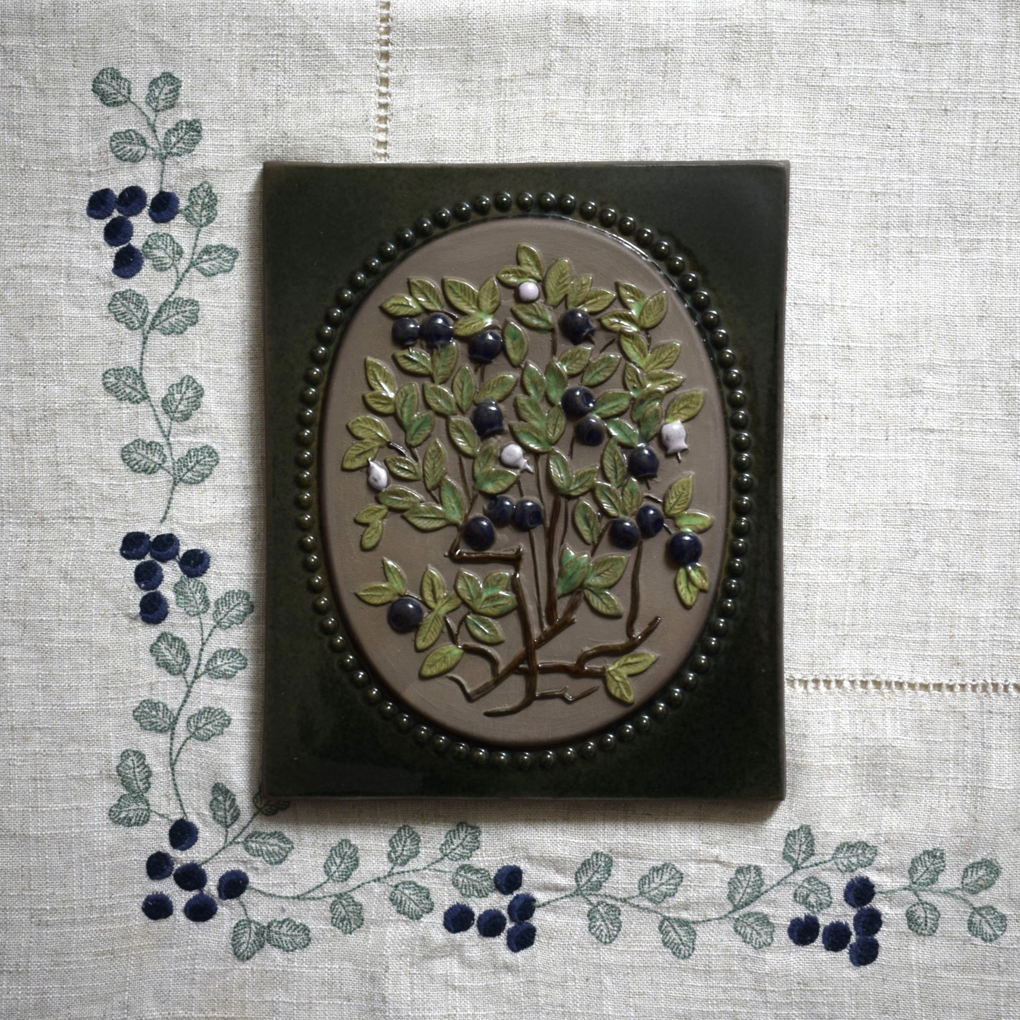 ブルーベリーの陶板 / Jie Gantofta ・ジィガントフタ / スウェーデン