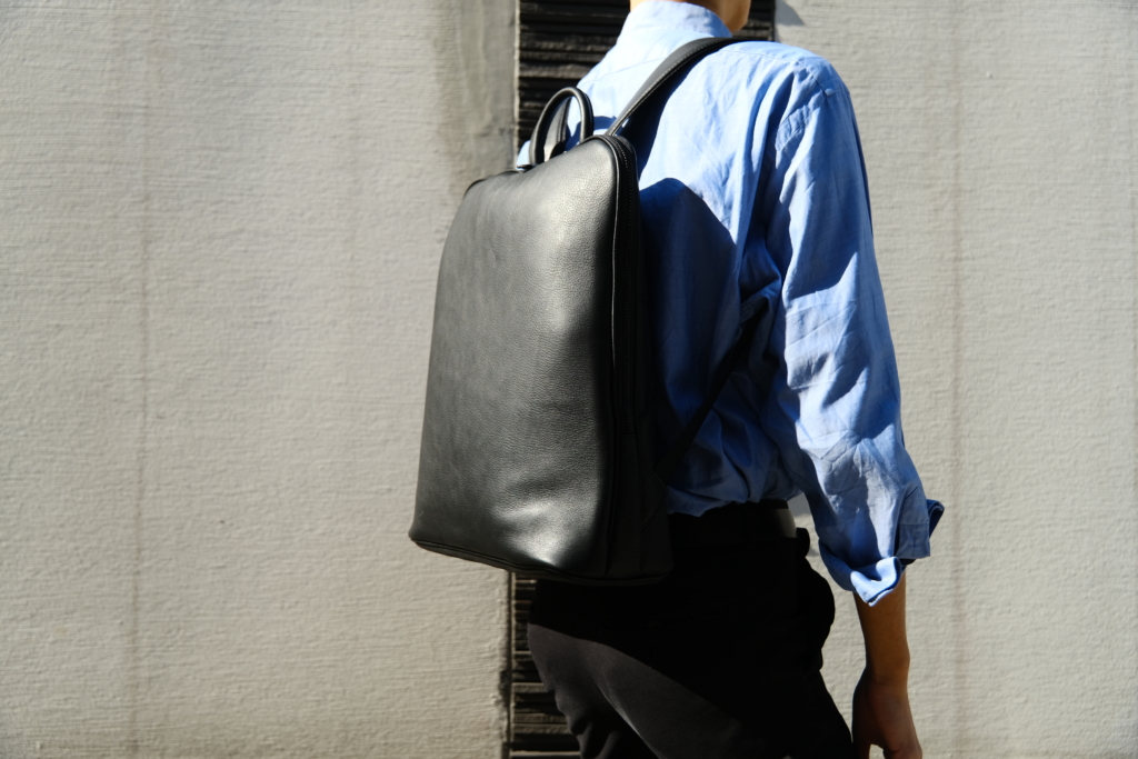 レザーリュックを背負いたくなる季節がやってきました【PCリュック紹介