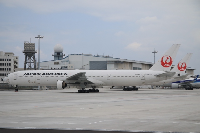 羽田で解体された国内線用773「JA8945」の部品登場！JALショッピングで