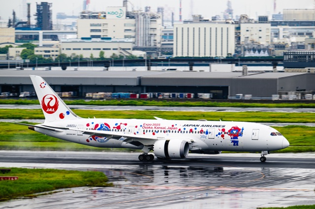 JAL ミャクミャクJET」2号機が運航開始！ 初便は深夜の羽田～マニラ線