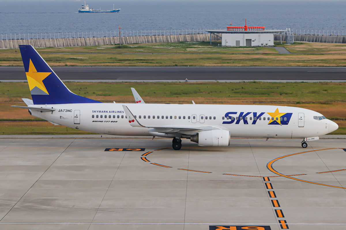 ニュース画像：「JA73NC」のみ塗装されている「さくらんぼ(赤)」(A.T