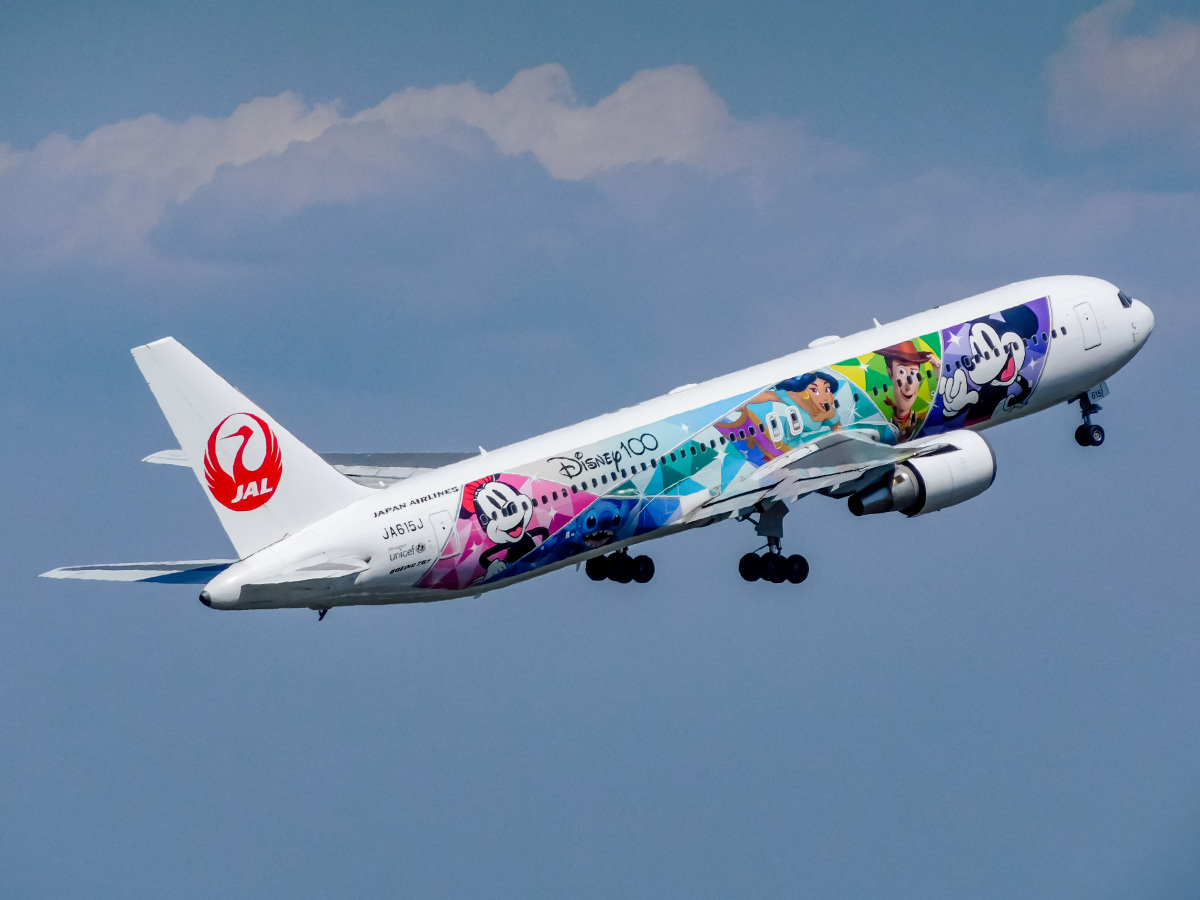 運航期間、残り半分！「JAL ドリームエクスプレス ディズニー100」機内