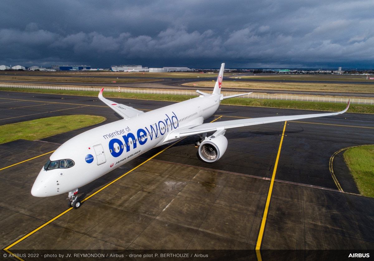 JALのA350ワンワールド特別塗装機、羽田到着 国内線で運航へ | FlyTeam