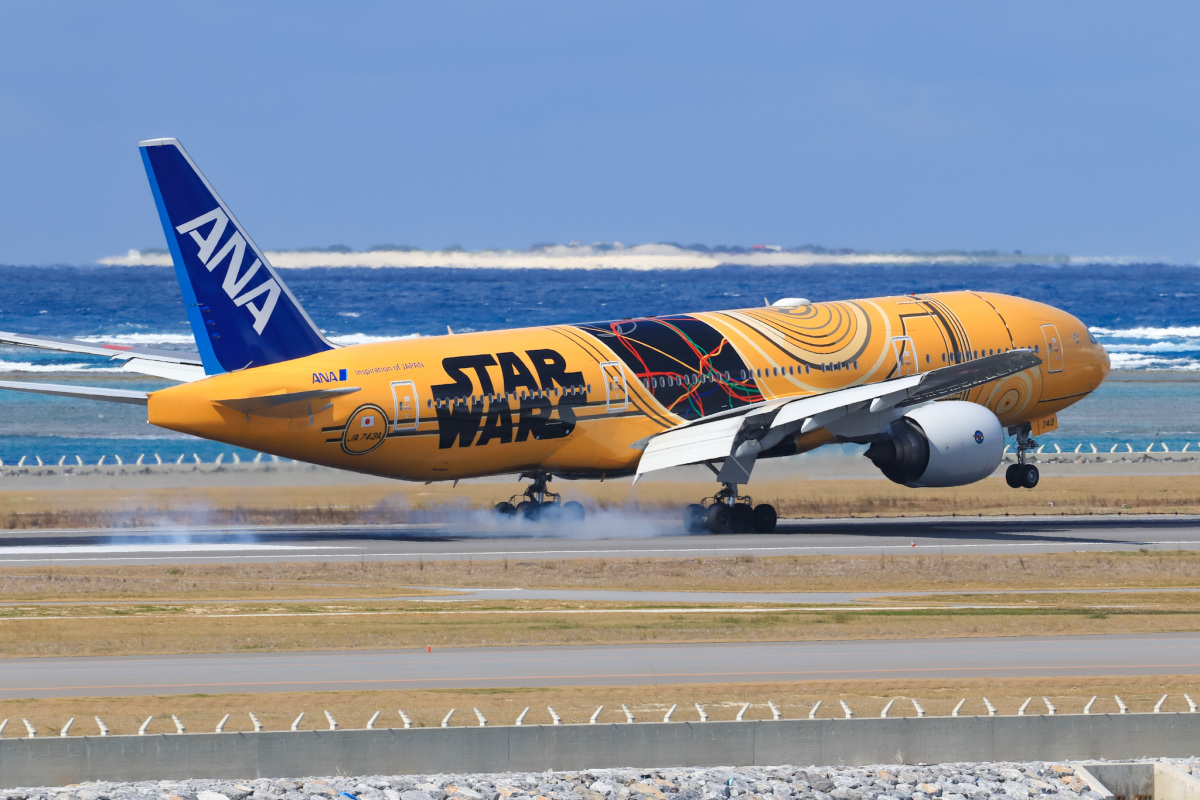 国内線に復活！スター・ウォーズ塗装機「C-3PO ANA JET」 | FlyTeam
