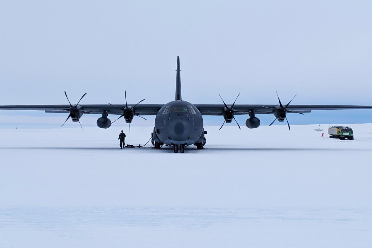 オーストラリア空軍C-130J、31年ぶりに南極へ飛行 | FlyTeam ニュース