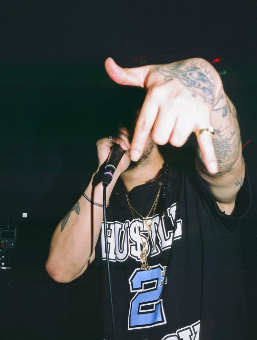 BlackEyePatchが小浪次郎による写真展『SCARS』を開催し同名の写真集を