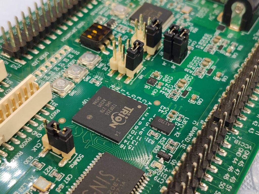 Trion T20 BGA256 Development Kit | FPGAマガジン公式