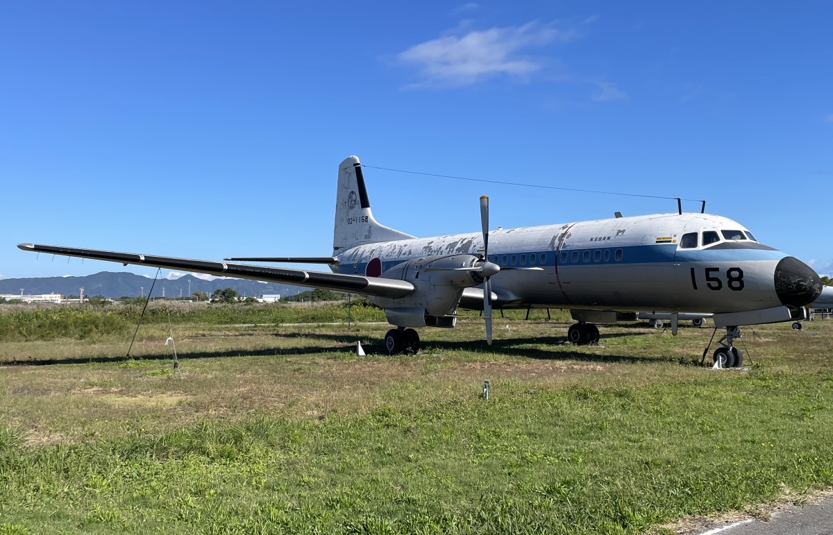 劇的ビフォーアフター？！美保基地YS-11、再塗装でリフレッシュ完了