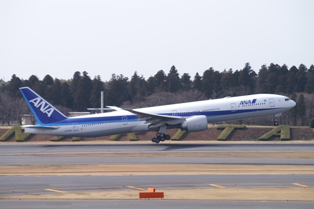 ANA 国際線就航20周年」特別塗装機 全日空 (777-300 | JA733A) ガイド