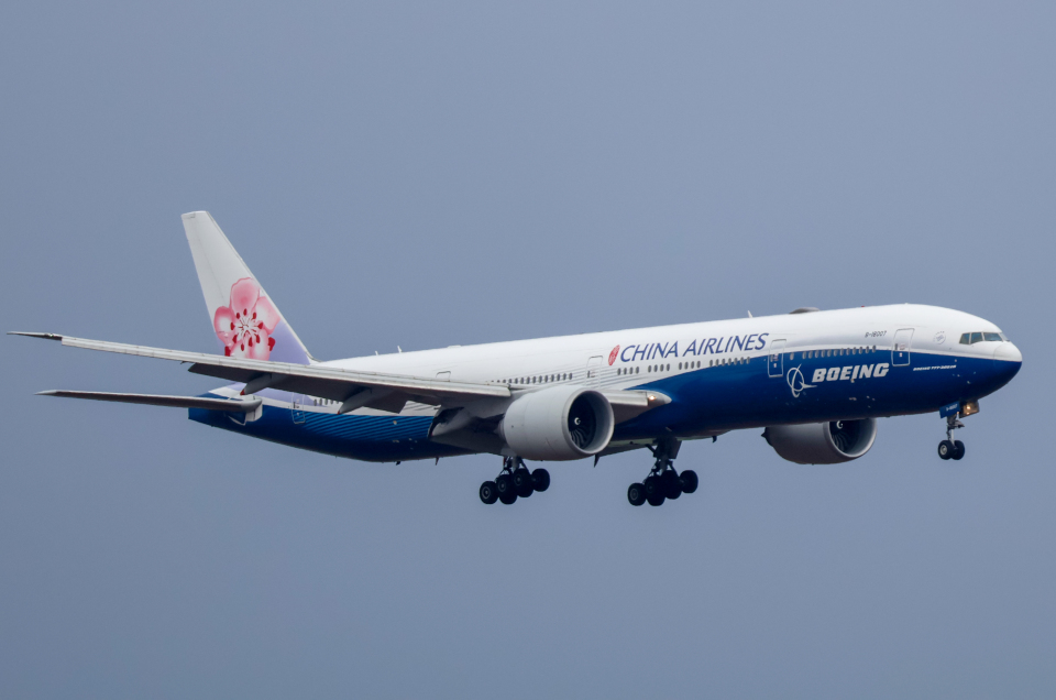 チャイナエアライン Boeing 777-300 B-18007 新千歳空港 航空フォト