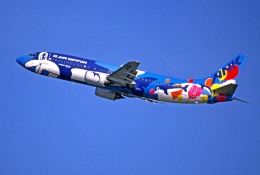 アイランドドルフィン 1号機」特別塗装機 エアーニッポン (737-400