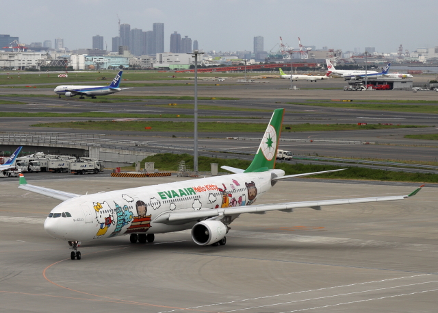 ハローキティジェット アラウンドザワールド」特別塗装機 エバー航空