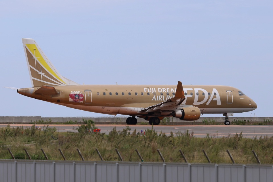 航空機・ヘリコプター FDA ERJ-175 JA09FJ Gold 航空機・ヘリコプター