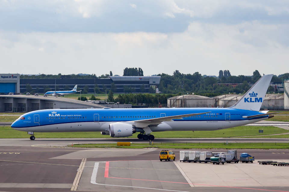KLMオランダ航空 Boeing 787-10 PH-BKH アムステルダム・スキポール