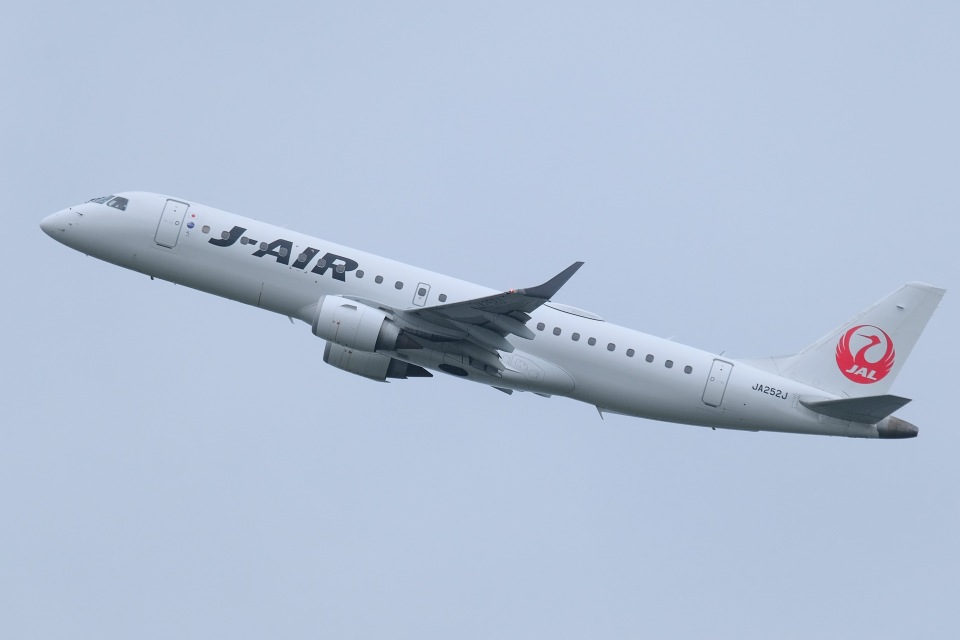 ジェイエア Embraer 190 JA252J 羽田空港 航空フォト | by Ritla*さん