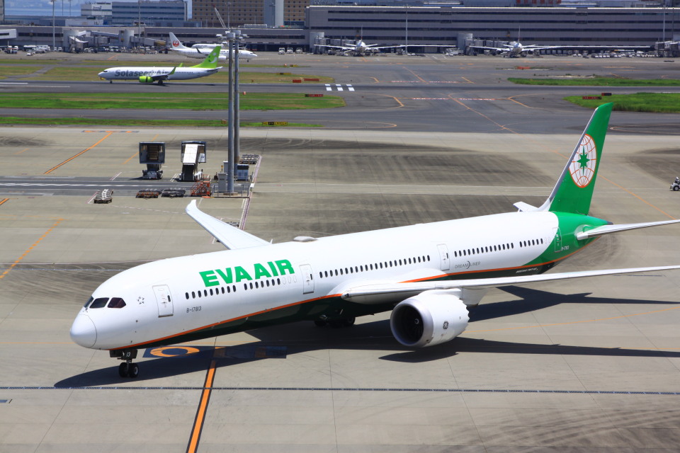 エバー航空 Boeing 787-10 B-17813 羽田空港 航空フォト | by けいと