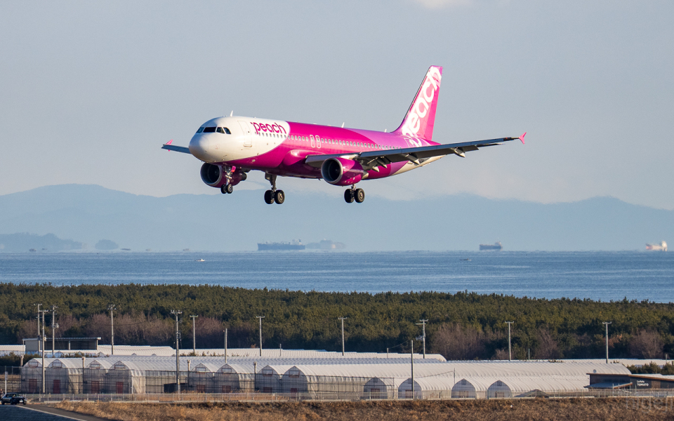 ピーチ Airbus A320 JA825P 仙台空港 航空フォト | by ひげじいさん