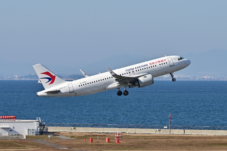 中国東方航空 Airbus A320neo B-32KG 中部国際空港 航空フォト | by