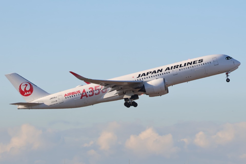 日本航空 Airbus A350-900 JA01XJ 伊丹空港 航空フォト | by ヒコオタ