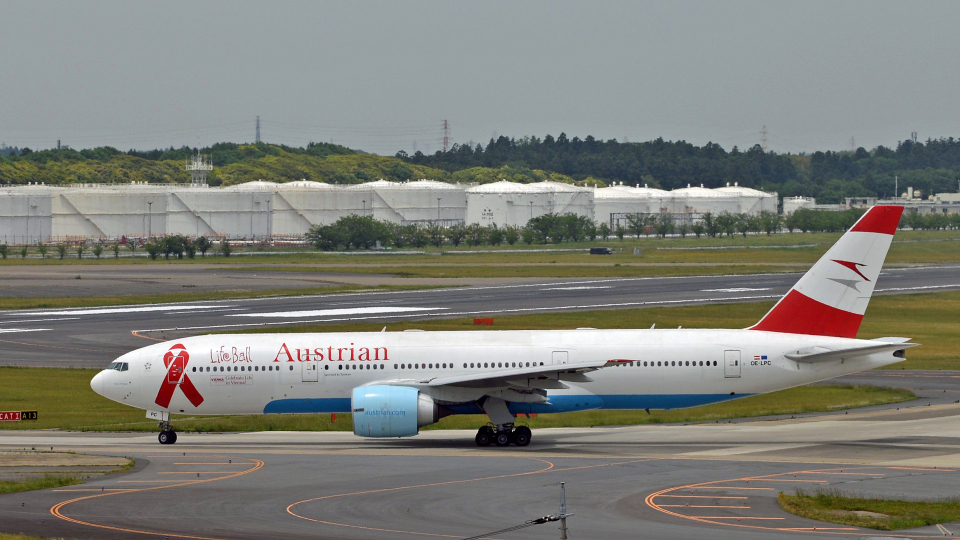 オーストリア航空 Boeing 777-200 OE-LPC 成田空港 航空フォト | by