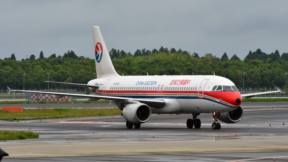 中国東方航空 Airbus A320 B-2220 成田空港 航空フォト | by flytaka78