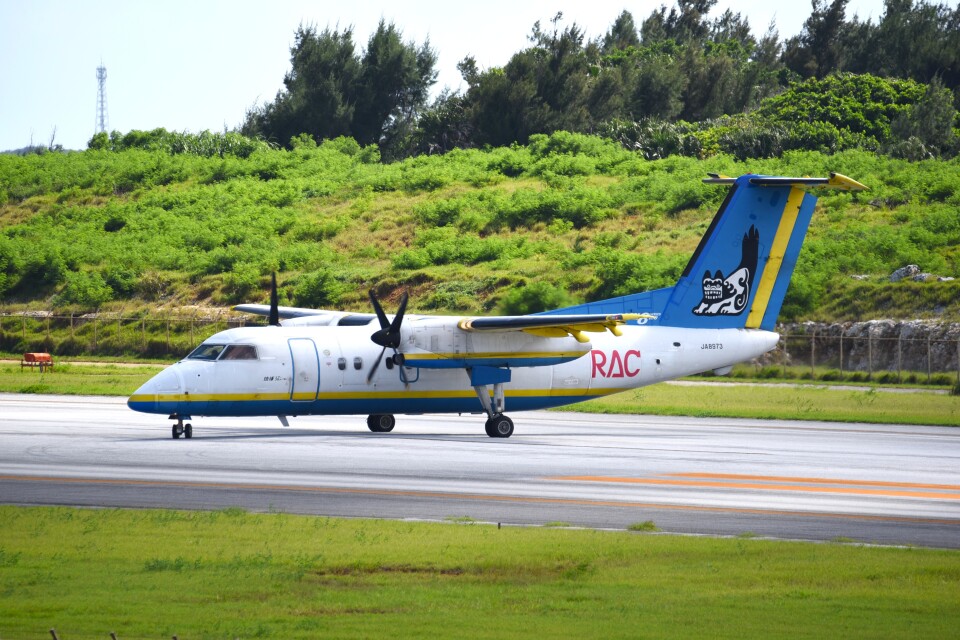 琉球エアーコミューター Bombardier DHC-8-100 JA8973 南大東空港 航空