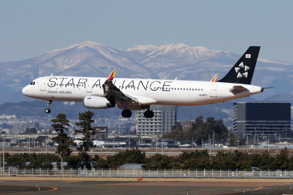 アシアナ航空 Airbus A321 HL8071 仙台空港 航空フォト | by やまけん