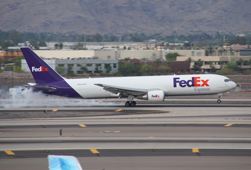 フェデックス・エクスプレス Boeing 767-300 N288FE フェニックス