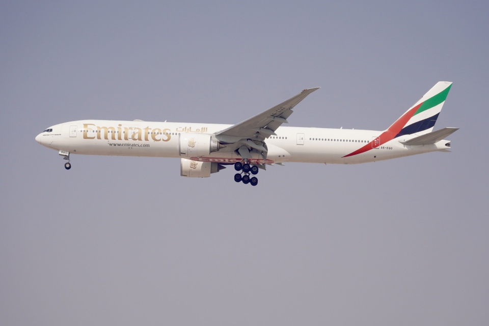 エミレーツ航空 Boeing 777-300 A6-EQO ドバイ国際空港 航空フォト