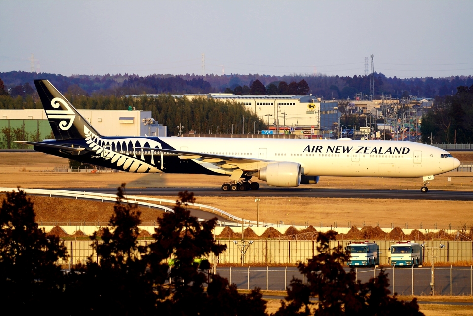 ニュージーランド航空 Boeing 777-300 ZK-OKP 成田空港 航空フォト