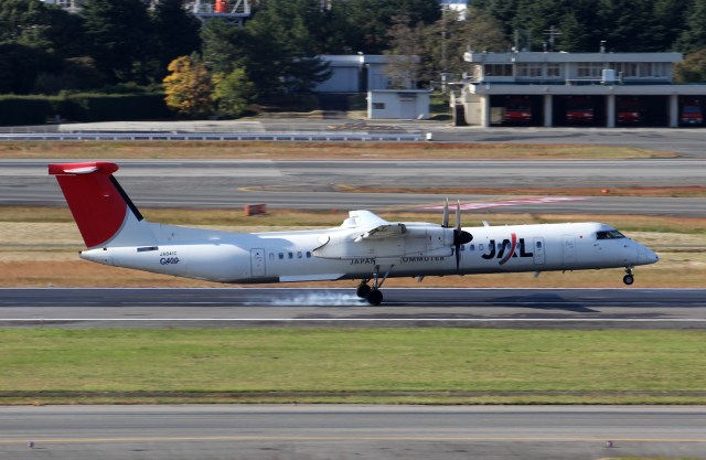 COP10エコ・ハッピーターン号」特別塗装機 日本エアコミューター (DHC