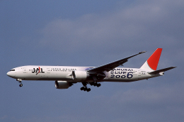 SAMURAI BLUE応援ジェット 2006」特別塗装機 日本航空 (777-300