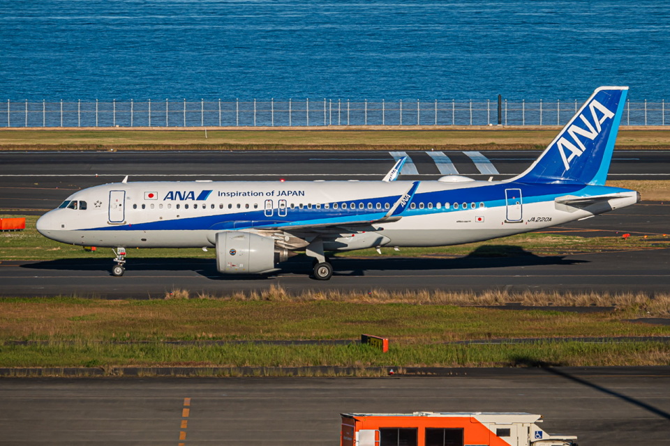 全日空 Airbus A320neo JA220A 羽田空港 航空フォト | by Cathay at