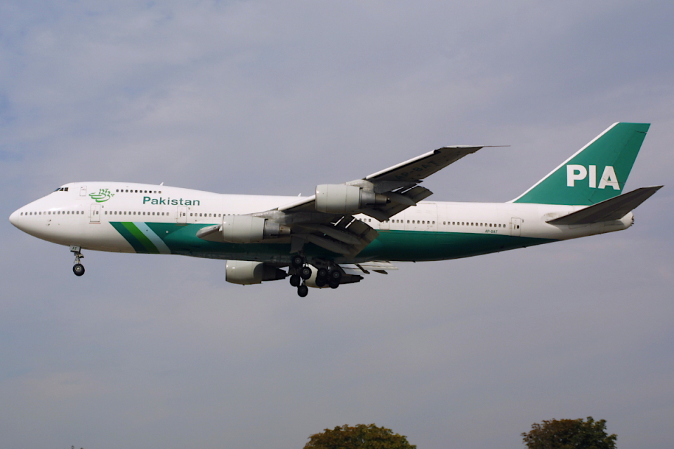 パキスタン国際航空 Boeing 747-200 AP-BAT ロンドン・ヒースロー空港