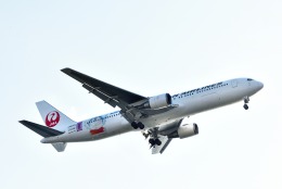 ドラえもんジェット 2016」特別塗装機 日本航空 (767-300 | JA622J