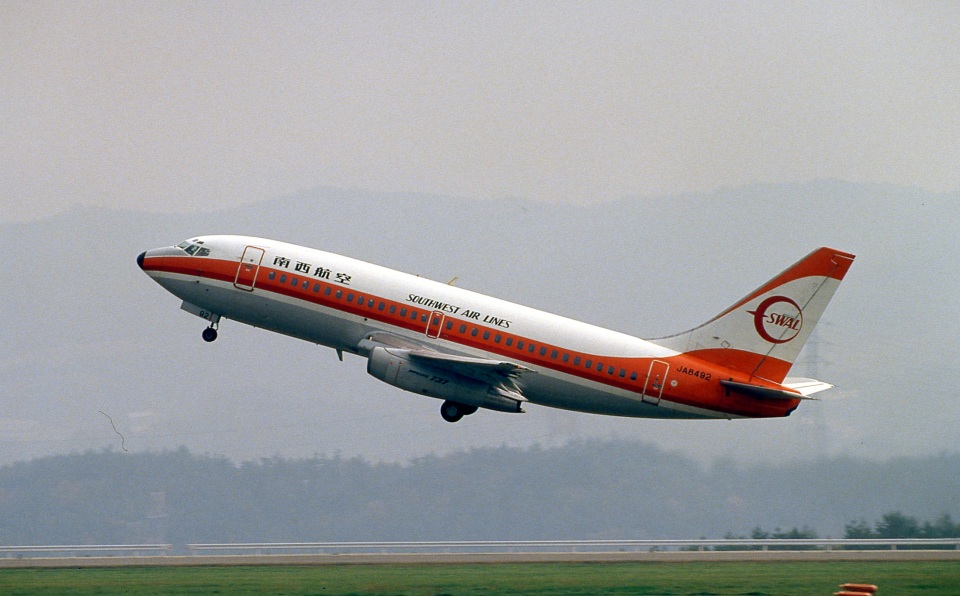 南西航空 Boeing 737-200 JA8492 岡山空港 航空フォト | by LEVEL789