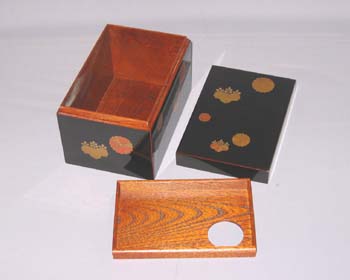 菊桐蒔絵（きくきりまきえ） 欅（けやき）茶箱 （外溜内拭漆塗り
