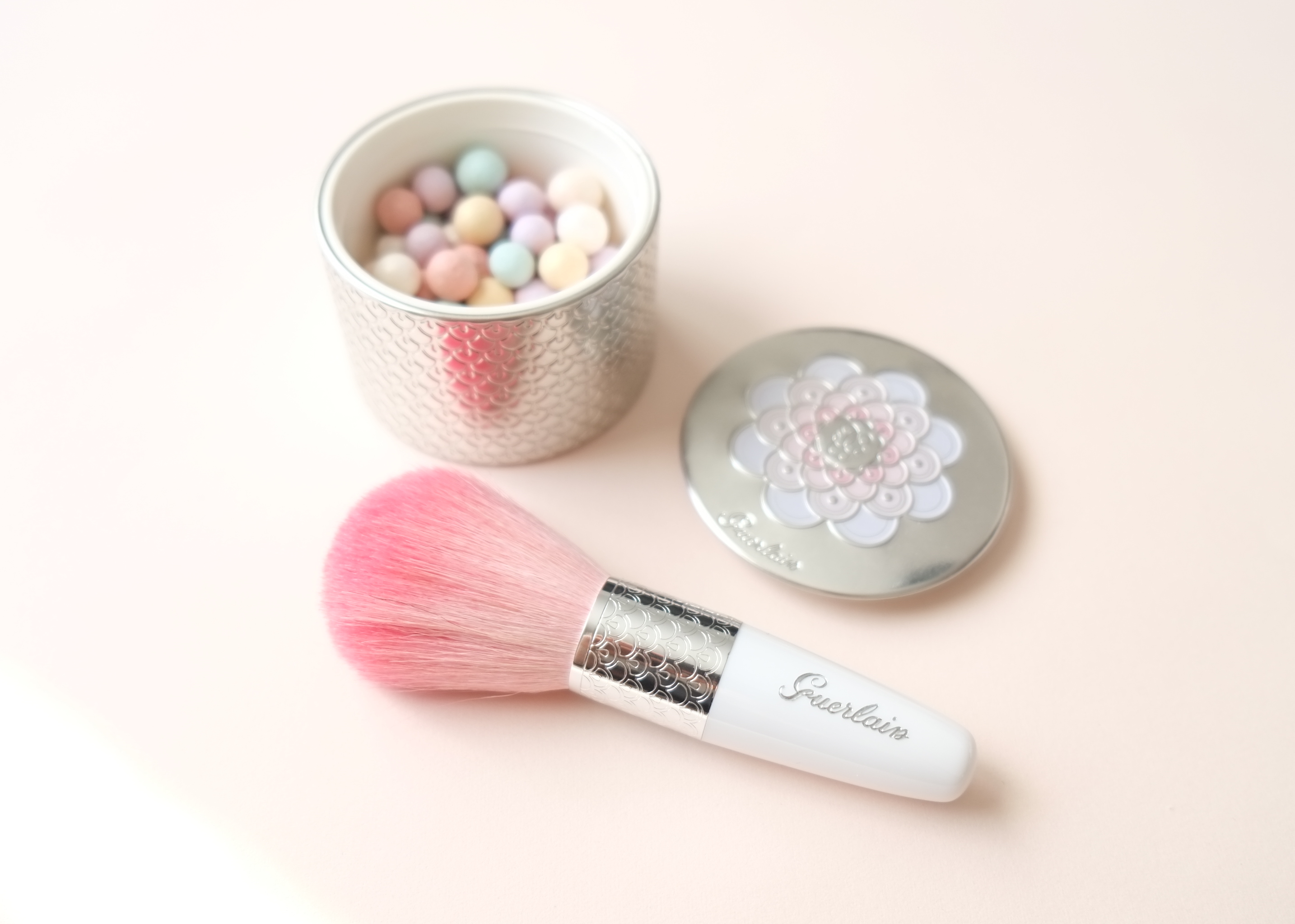 ゲランのチークブラシ メテオリットは美しく肌に乗るプロの仕上がり