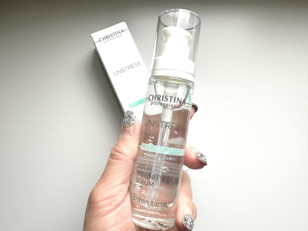お肌の水分補給はクリスティーナのトータルセレニティセラムにお任せ