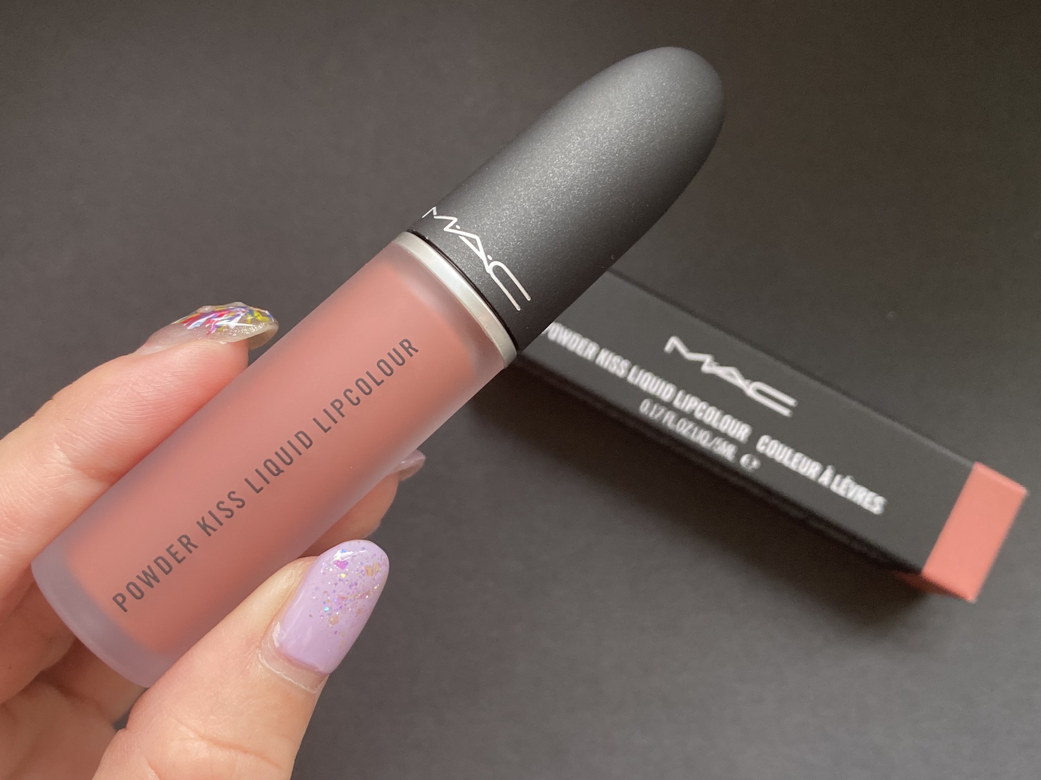 M・A・Cパウダー キス リキッド リップカラーでミスティマットに彩る唇