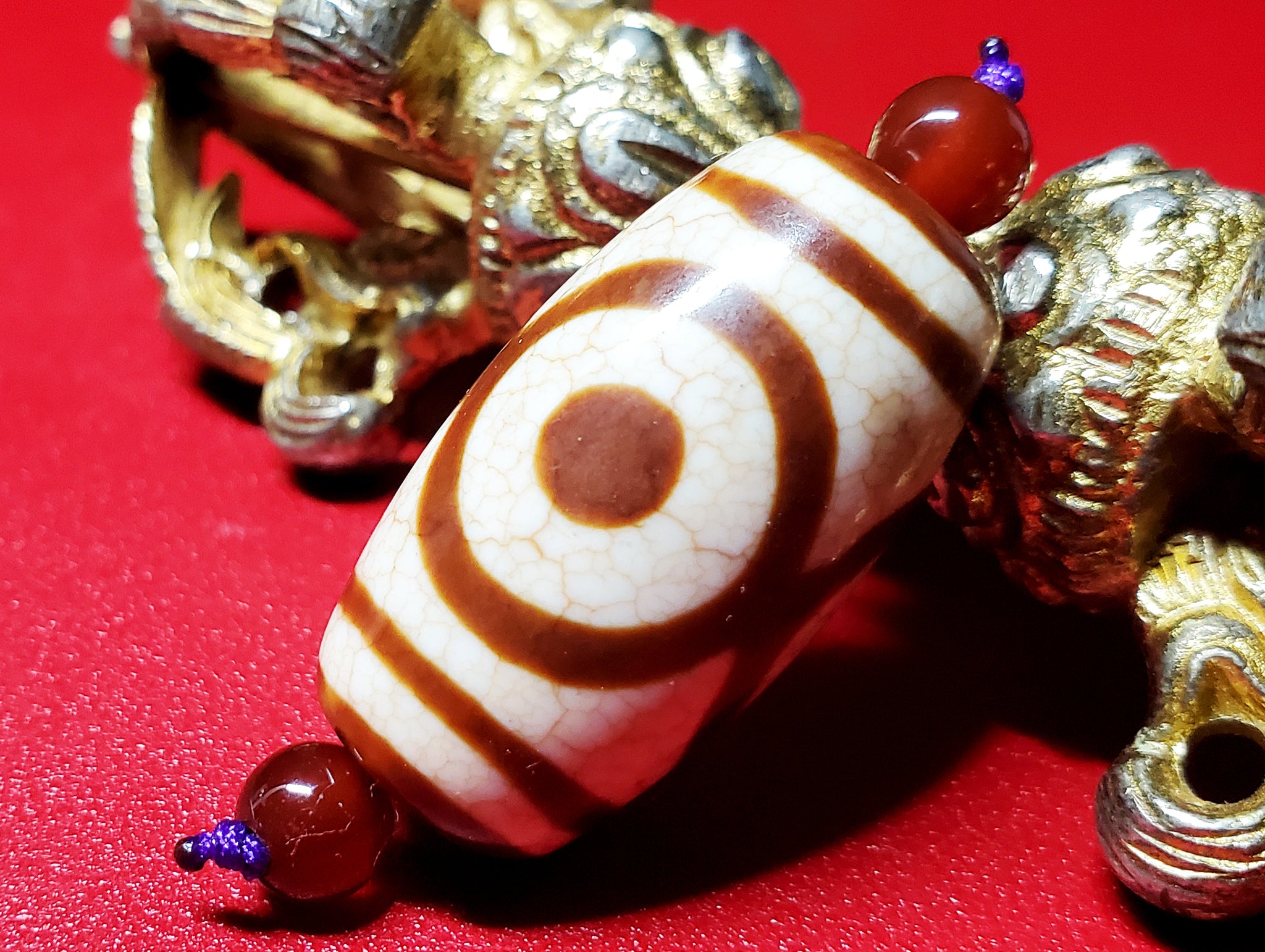 上肯天珠・虎牙三眼天珠 – 天然石の店 ふうちゃん