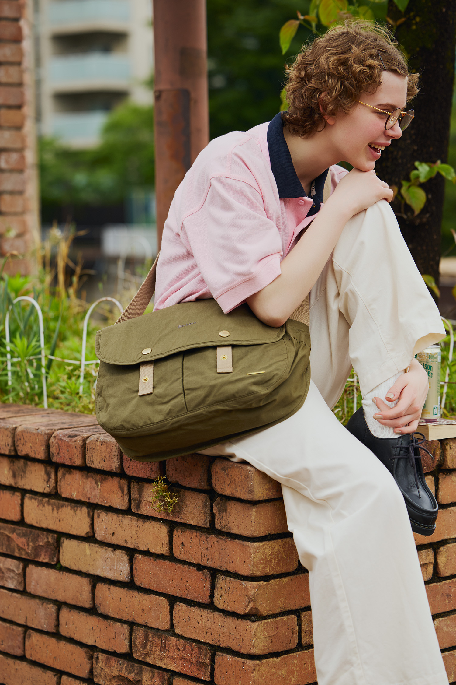 Barbour（バブアー）》のバッグはブリテッシュガールの相棒 ！A