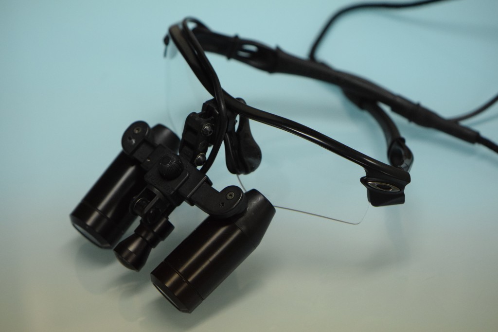 もう裸眼には戻れない。8倍拡大治療で見る世界。 | YF DENTAL OFFICE