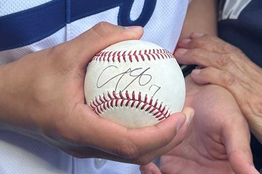 大谷翔平、投球直撃のファンに