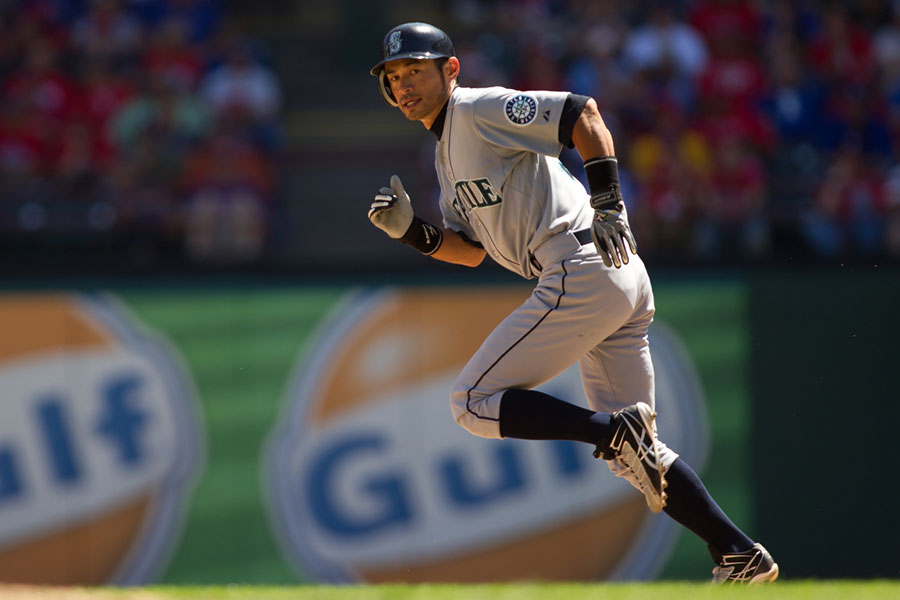 走塁の打球判断でなぜミスが出る？ イチロー氏が実演…失敗を防ぐ