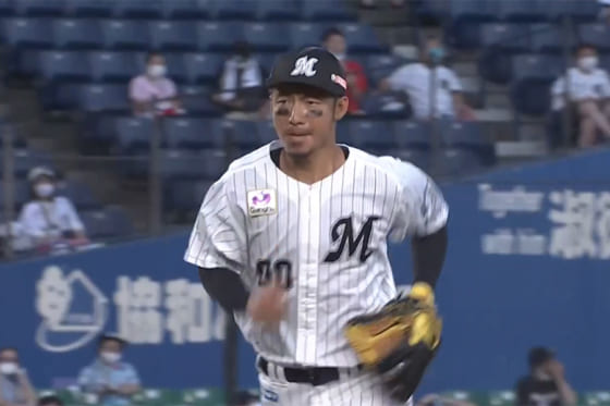 最高のお手本」「熟練の技」 ロッテ鳥谷、遊撃で魅せる