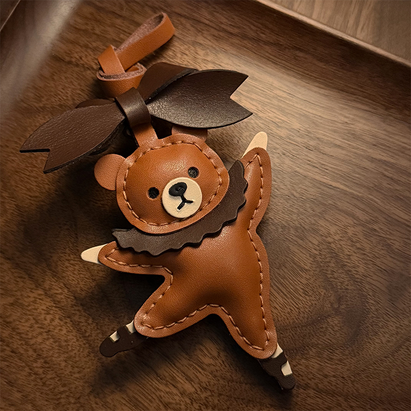 ダンシングくまちゃんの革製キーホルダー レディース|キーリング専門